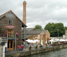Cox’s Yard pub features a riverside patio and frequent entertainment // © 2010 Kelly Rosenfeld